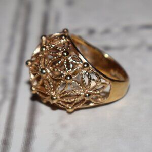 💛✨ Vintage AVON Dome Ring · Size 5.5 · Gold Tone · Filigree Style